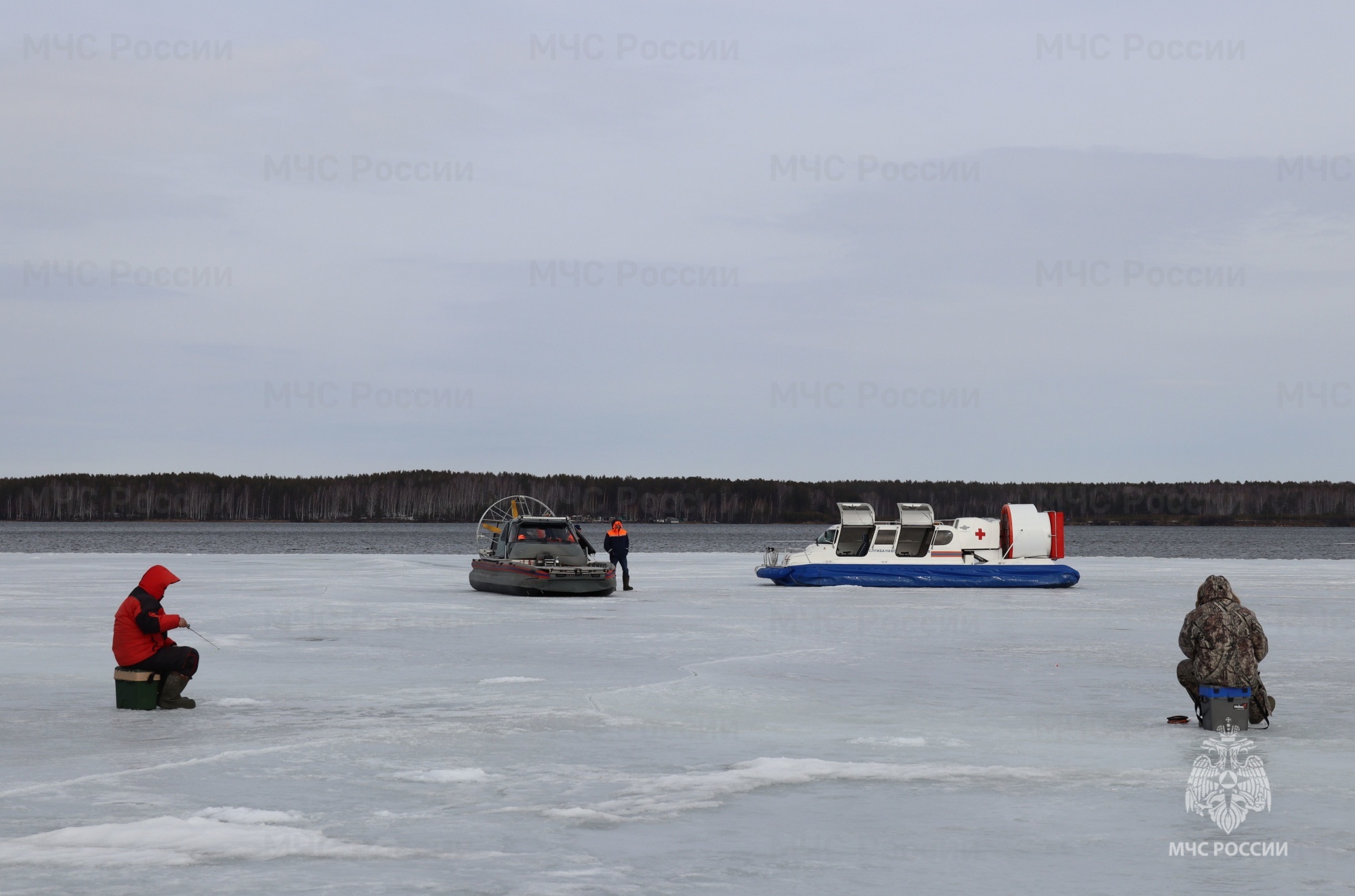 В Свердловской области откололась льдина с рыбаками