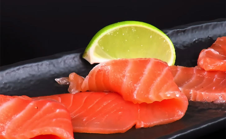 Рыба нежная как масло. Простая методика ресторанной засолки лосося дома - похожая новость на Toplenta