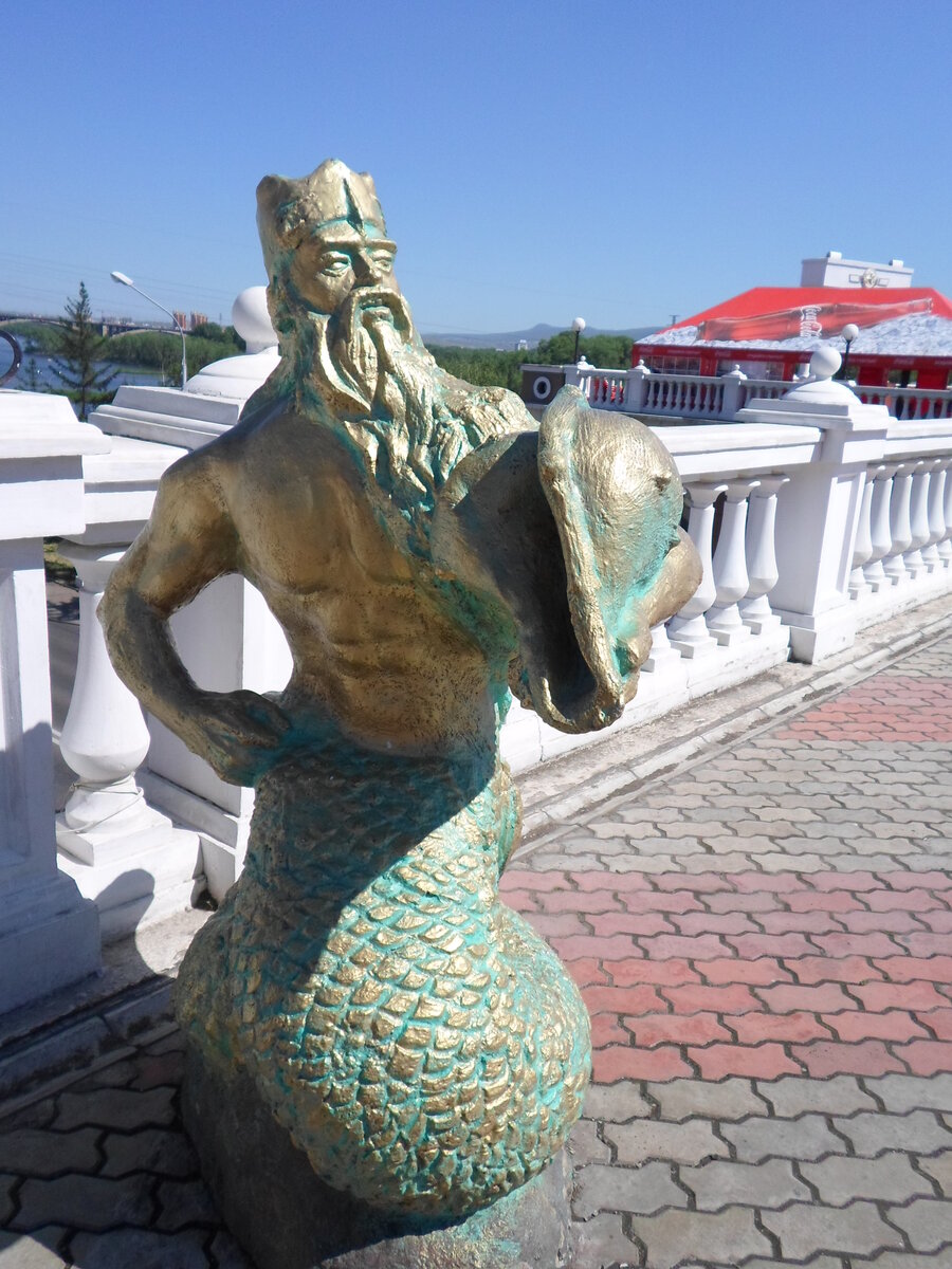 Морской владыка на набережной в Красноярске