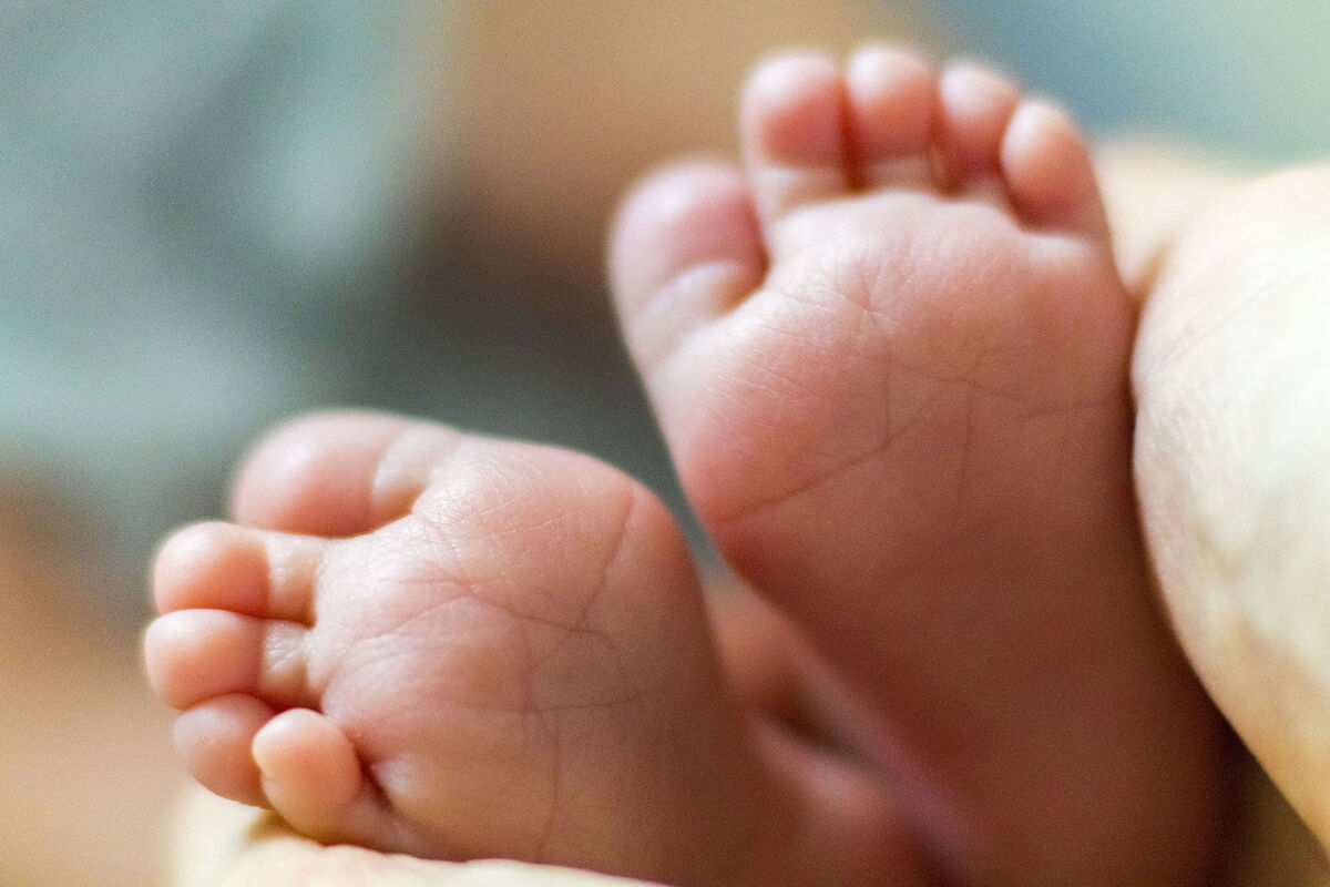 В Туве пьяный отец во сне придавил новорожденную дочь