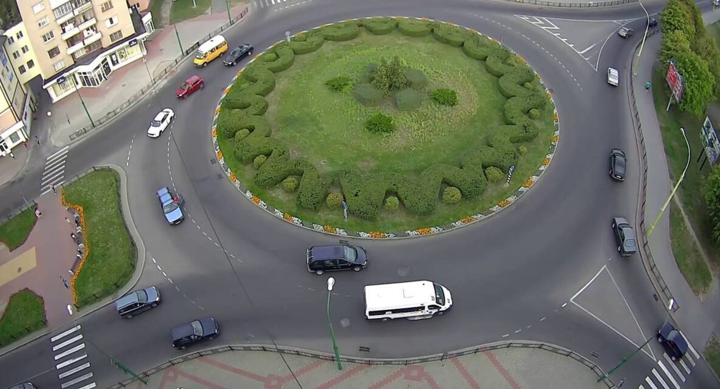 Нужно ли включать левый сигнал поворота при движении по кольцу?