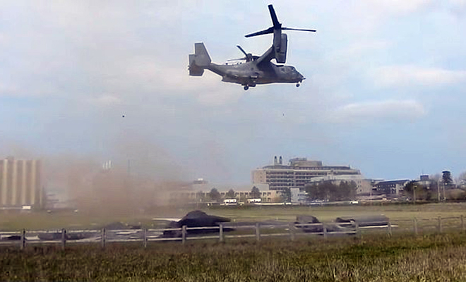 Пилот вертолета слишком ретиво направил машину на взлет и сдул из под себя вертолетную площадку Пилот вертолета слишком ретиво направил машину на взлет и сдул из под себя вертолетную площадку Культура