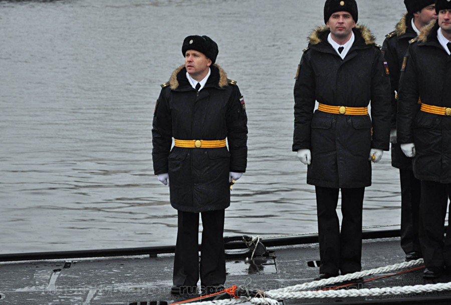 На большой подводной лодке Б-271 «Колпино» проекта 636.3 поднят Андреевский флаг На большой подводной лодке Б-271 «Колпино» проекта 636.3 поднят Андреевский флаг
