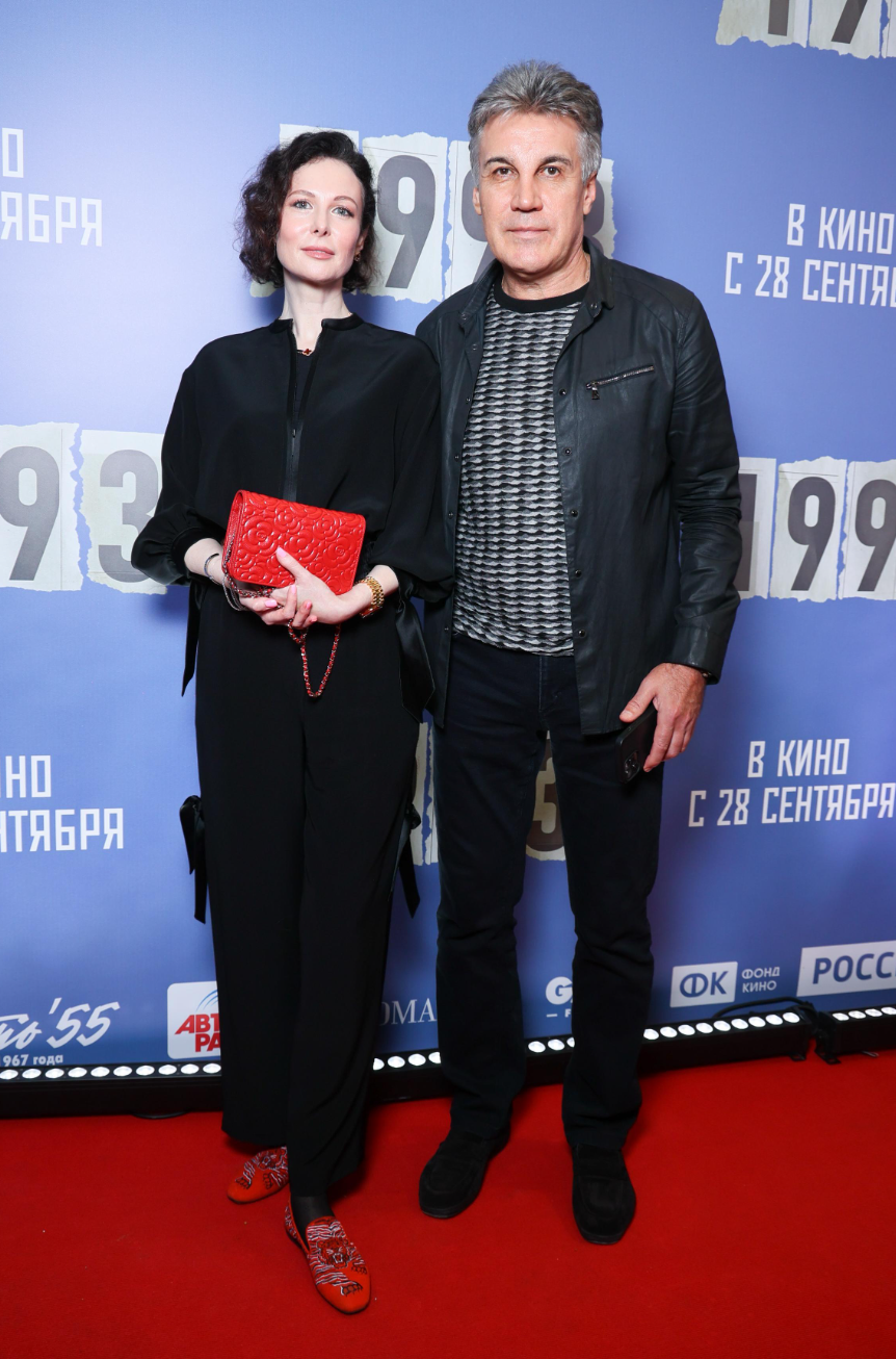 Сыновья едва сдерживали слезы, а жена раскрыла семейную тайну: как прошли похороны Алексея Пиманова Погодина, Ольга, журналиста, Алексея, Пиманов, Алексей, Пиманова, телеведущего, Дарья, друзья, никогда, временем, Пиманова —, скончался, супруга, также, Мужчина, секунду, продюсера, программы