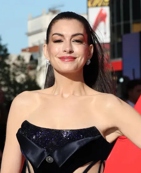 Донателла Версаче, Энн Хэтэуэй, Мэрил Стрип и племянницы принцессы Дианы посетили премьеру сиквела 