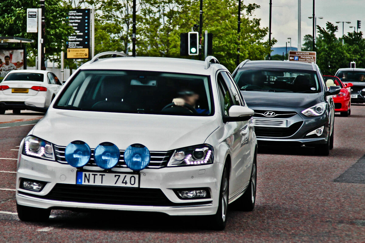 Зачем шведы ставят раллийные фары на свои автомобили?