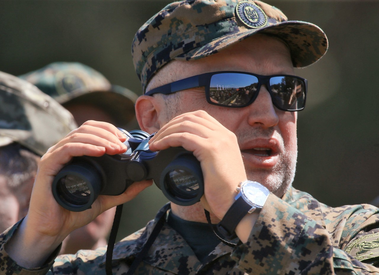 Турчинов похвалился, что «крышевал» контрабанду бронежилетов ради «спасения Украины»