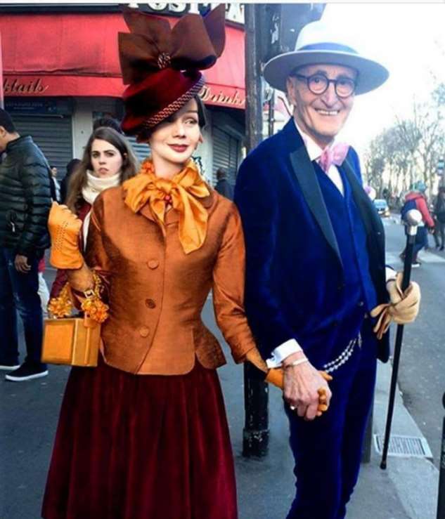 Пожилая пара из Германии одевается так стильно, будто собирается на королевский прием