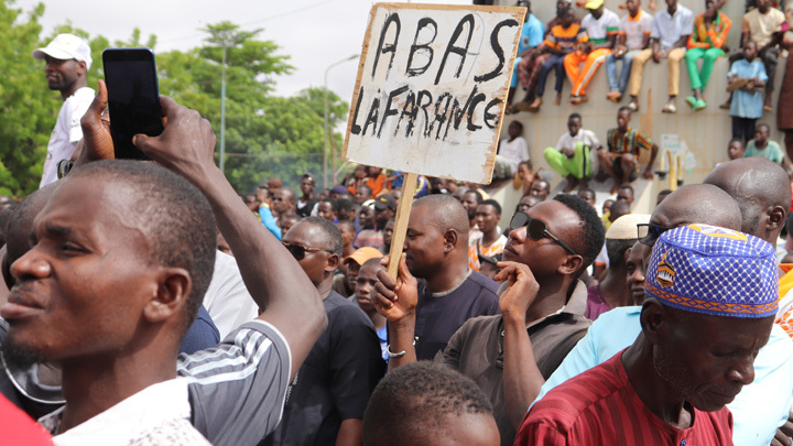 АРАБСКИЙ КОЗЫРЬ ЗА СПИНОЙ ПРИГОЖИНА: КАКУЮ ВСТРЕЧУ ГОТОВЯТ ФРАНЦУЗАМ В НИГЕРЕ