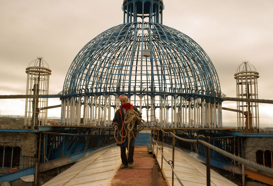 мужчина строит собор из ничего почти 50 лет 