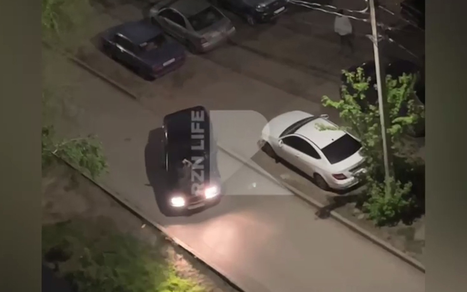 В Рязани водитель авто сбил мужчину и прокатил его на капоте