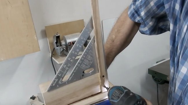 Обработка угловых соединений, приспособление для циркулярной пилы 