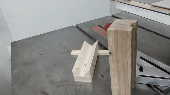 Обработка угловых соединений, приспособление для циркулярной пилы 