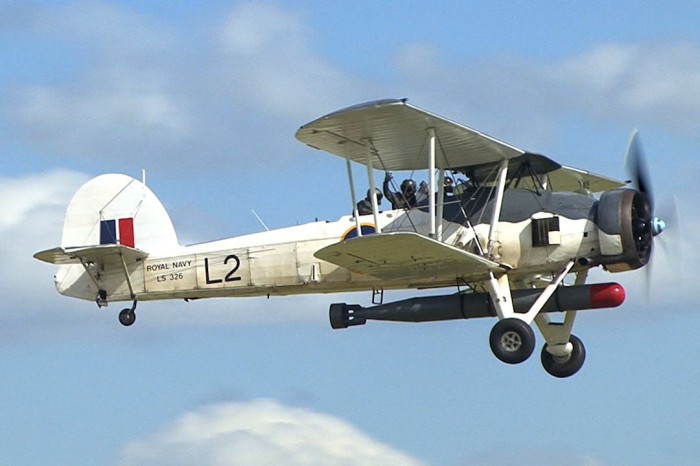 Биплан-торпедоносец Fairey Swordfish.