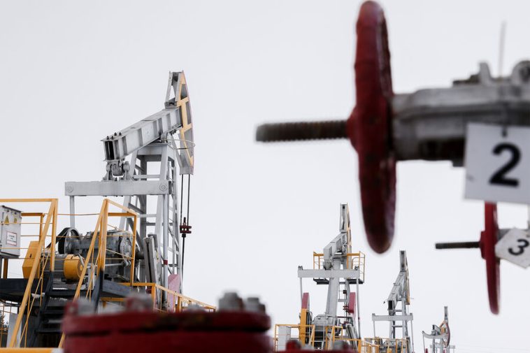 Польша хочет покупать российскую нефть максимум по . Остальные страны ЕС согласны на -70