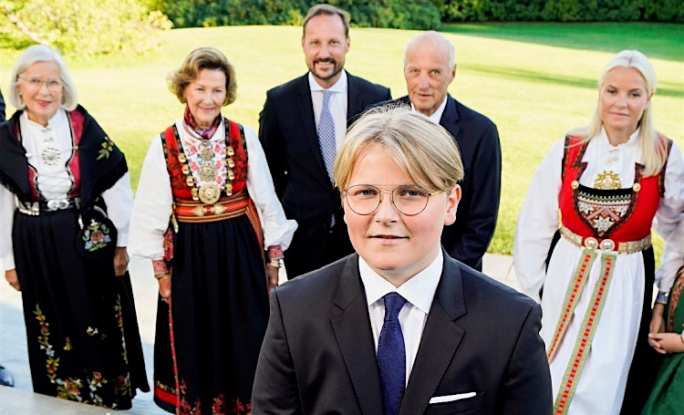 Норвежский принц Сверре Магнус прошел обряд конфирмации в церкви Аскера