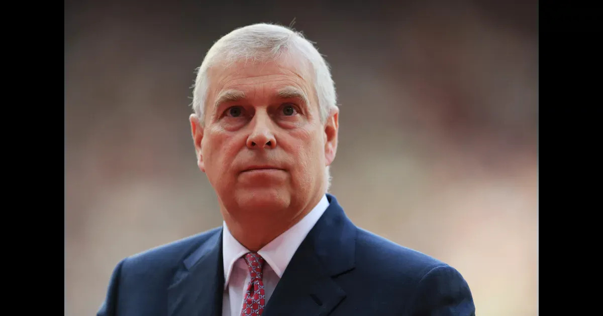 Опальный принц Эндрю переезжает в новый особняк вместе с неизвестной женщиной