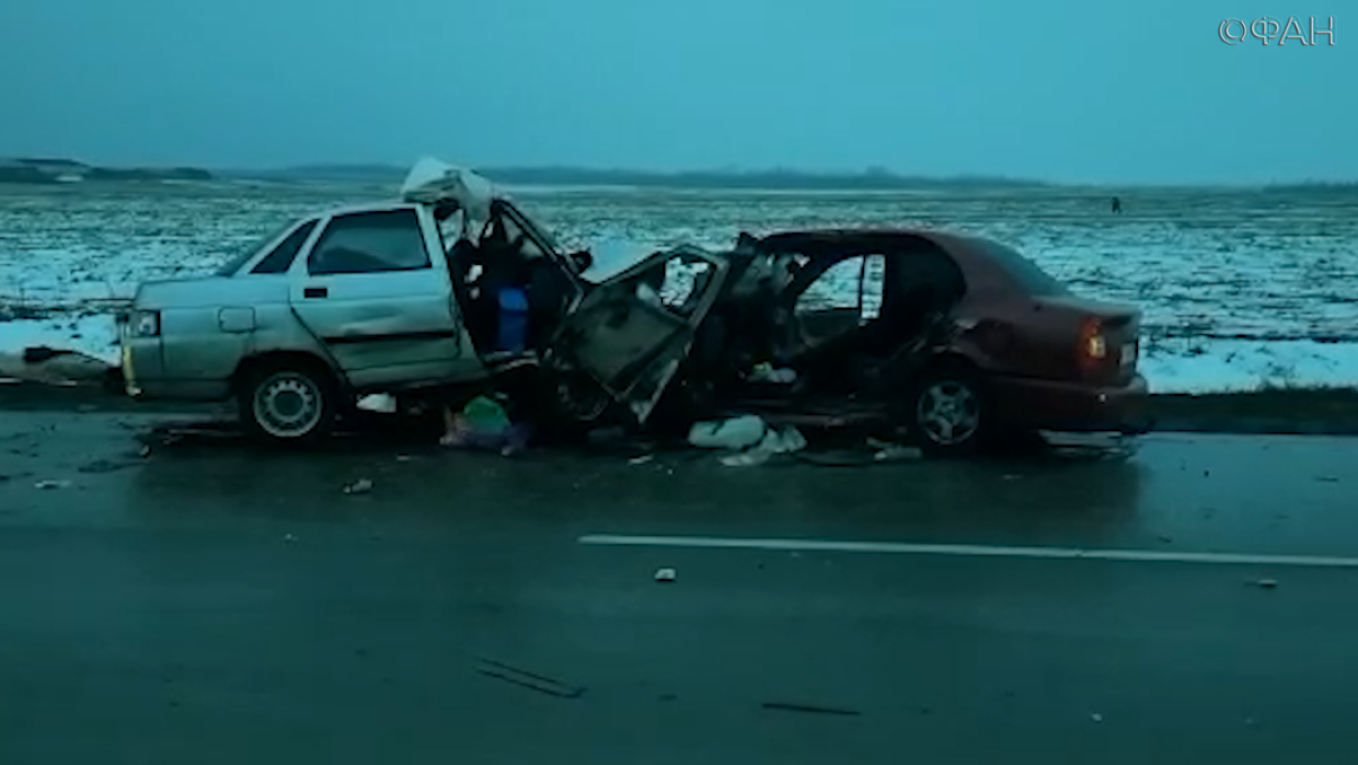 Два водителя погибли при лобовом столкновении в Ростовской области Происшествия