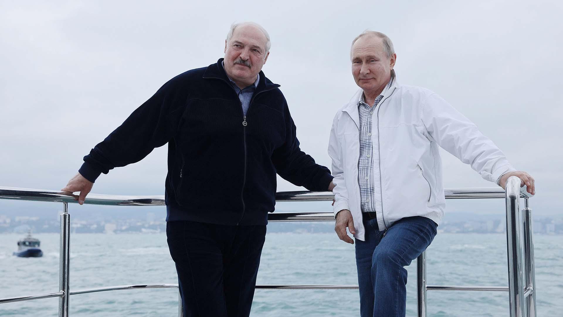 Президент Белоруссии Александр Лукашенко вошел в узкий круг людей, приближенных к Владимиру Путину и...