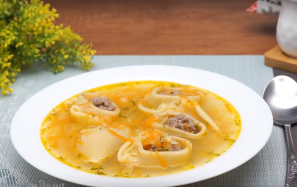 Быстрый суп с фрикадельками и макаронами