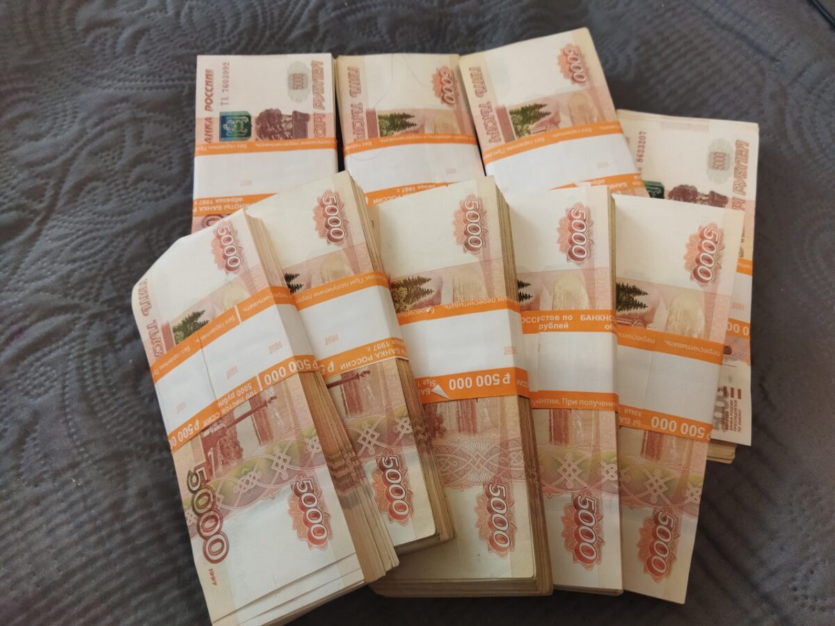 Новокузнечанка отдала аферистам около 6 млн рублей