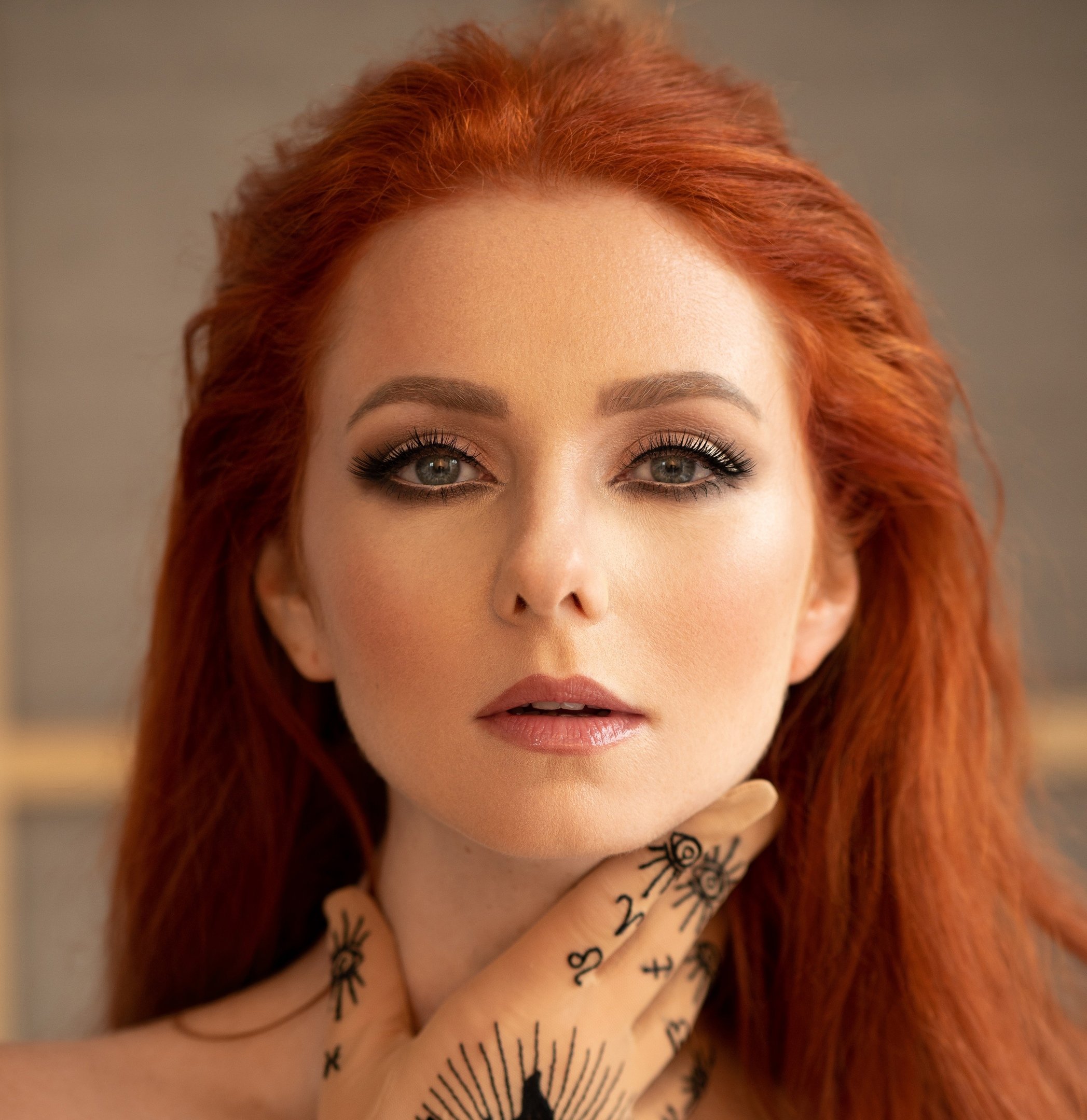 ...экс-участница группы «Тату» Лена Катина. 
