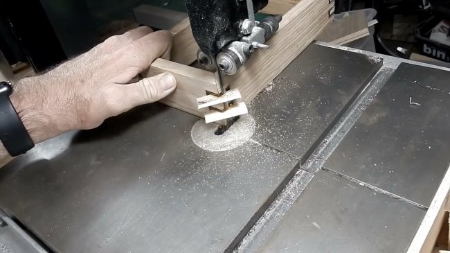 Обработка угловых соединений, приспособление для циркулярной пилы 