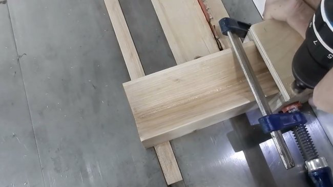 Обработка угловых соединений, приспособление для циркулярной пилы 