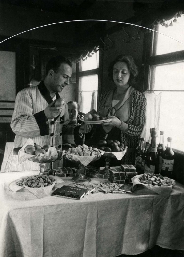 Советский поезд-экспресс класса люкс Москва -Тбилиси, 1935 год Советский поезд-экспресс класса люкс Москва -Тбилиси, 1935 год