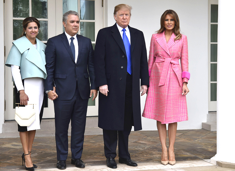 Barbie Girl: Мелания Трамп на встрече с президентом Колумбии в Белом доме Звезды / Новости о звездах