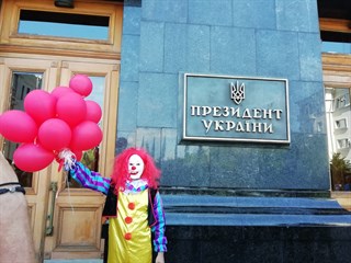 Назад к первоисточнику. Для кого из Зеленского вновь лепят Голобородько?