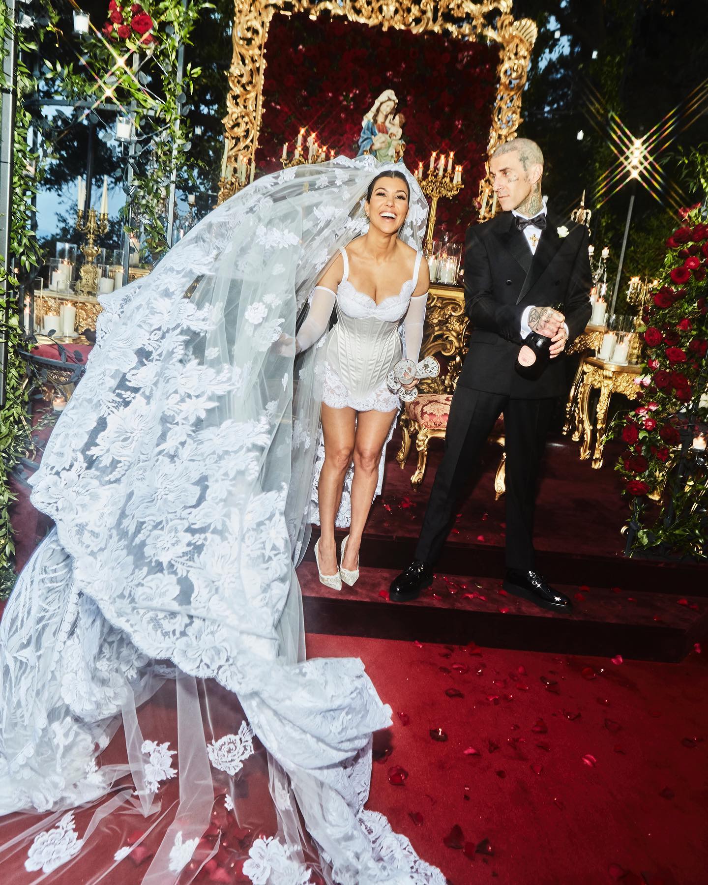 Свадьба Кортни Кардашьян: звёздные гости, Дева Мария на фате и критика платья