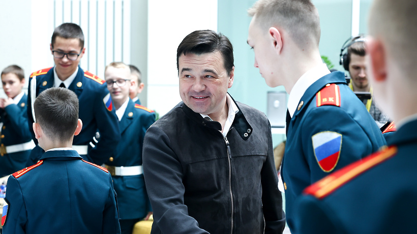 Андрей Воробьев встретился с кадетами из Вологодской области в гимназии им Примакова