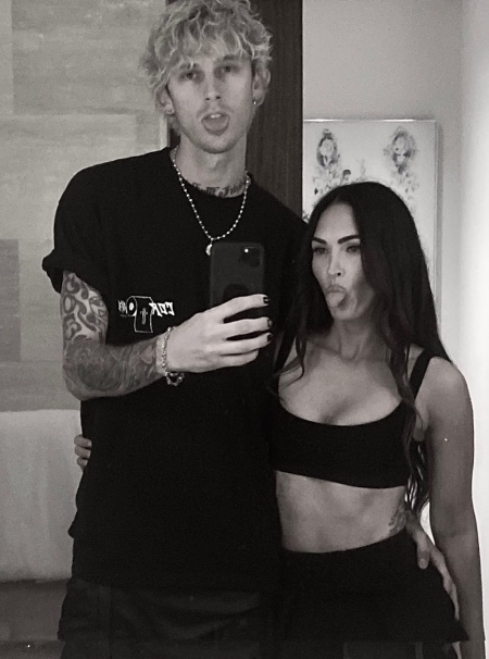 Меган Фокс и ее бойфренд Machine Gun Kelly опубликовали первое совместное фото Меган Фокс и ее бойфренд Machine Gun Kelly опубликовали первое совместное фото Звезды,Звездные пары