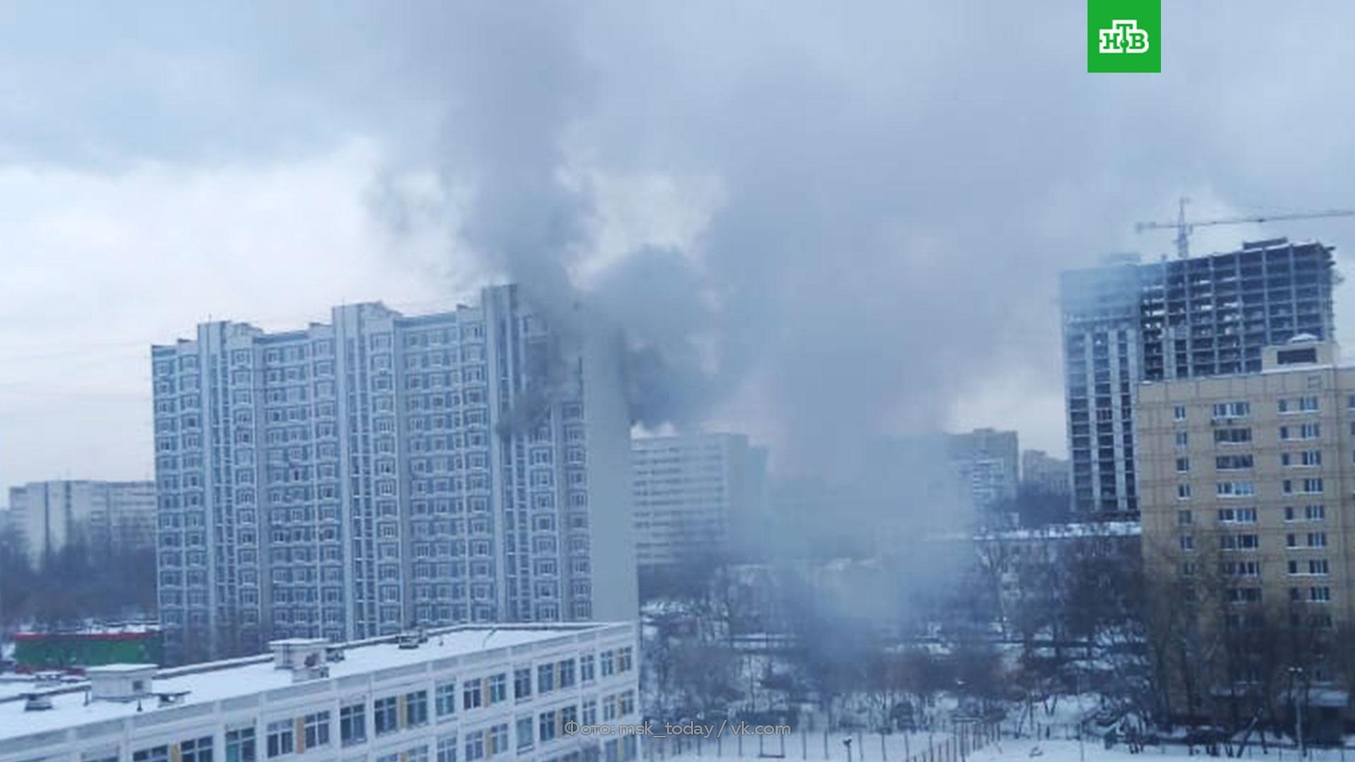 Пожар на наставников. Пожар в Москве Новоясеневский проспект. Пожар в Москве сейчас на Северо западе. Пожар в Москве 2021. Пожар на Берзарина 23.