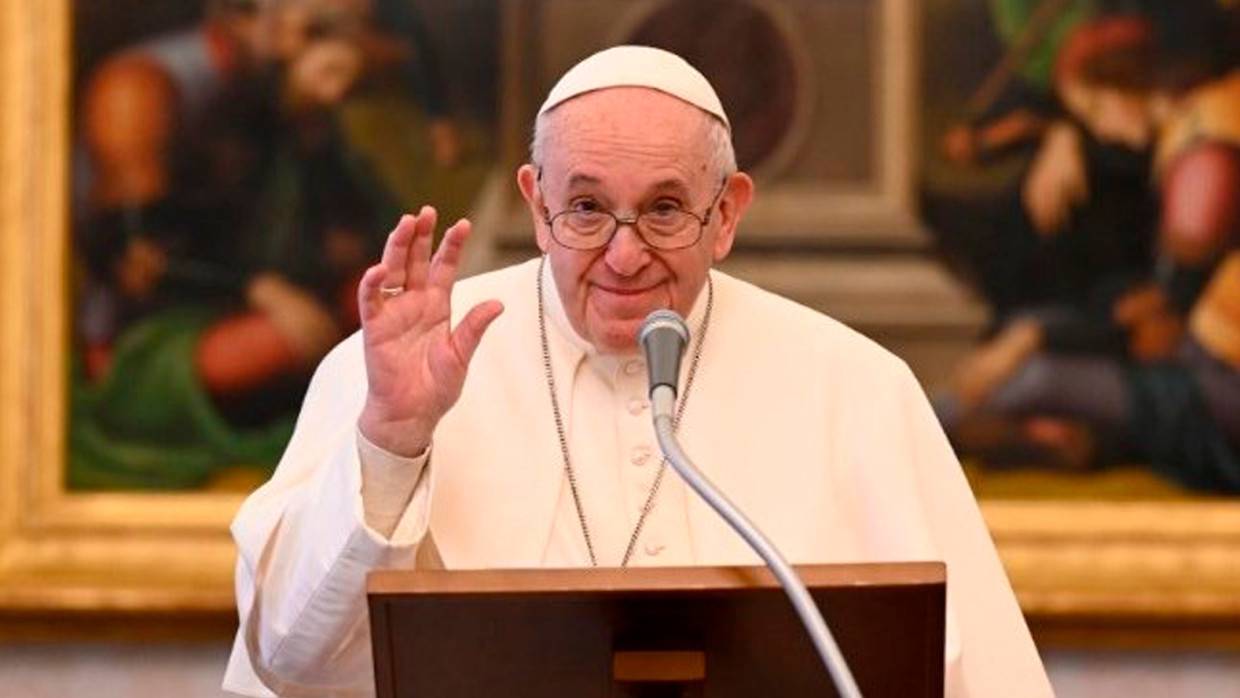 Папа Римский выразил соболезнования после терактов по всему миру и осудил насилие