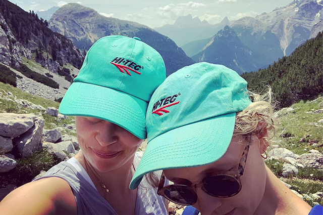 Хайкинг, йога и вино: Эмилия Кларк отдыхает с друзьями в Италии Хайкинг, йога и вино: Эмилия Кларк отдыхает с друзьями в Италии Новости