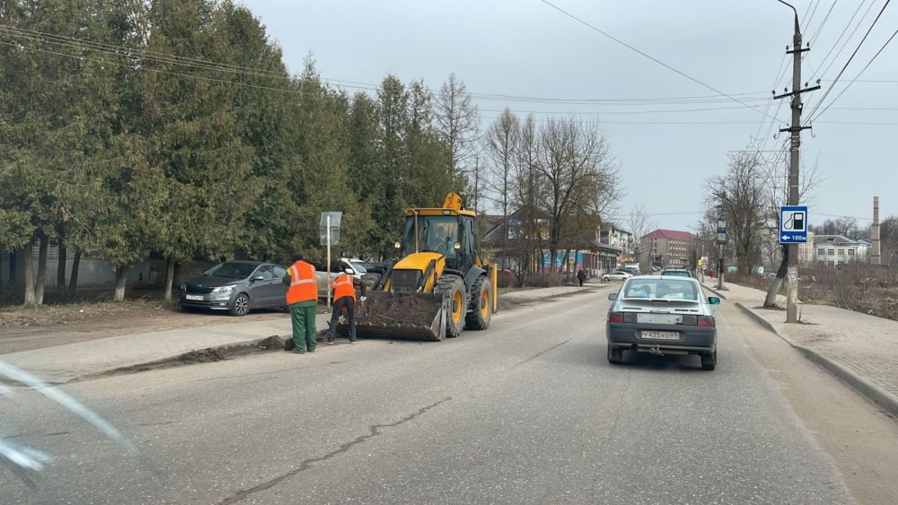 В городе Бологое Тверской области началась уборка улиц