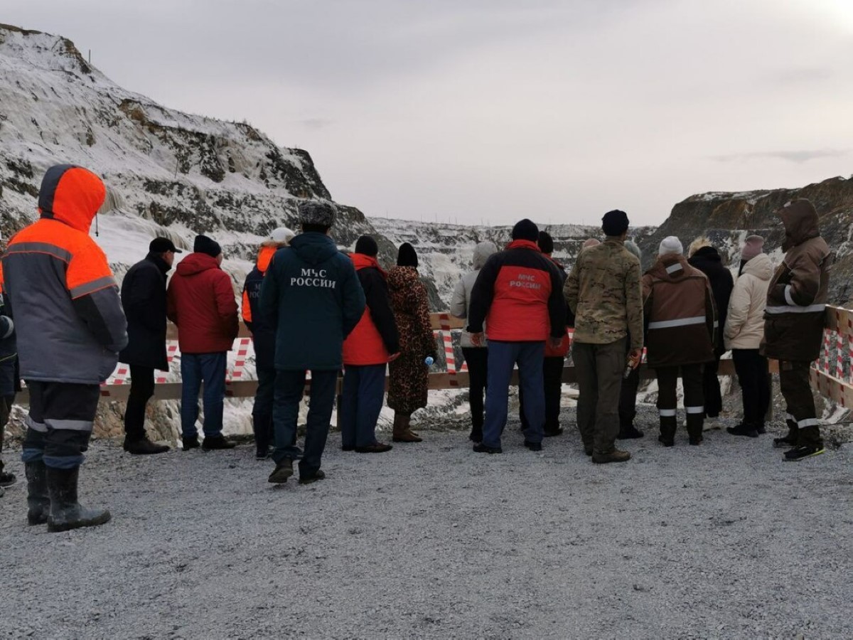 Родственники застрявших горняков впервые посетили место ЧП на руднике «Пионер»