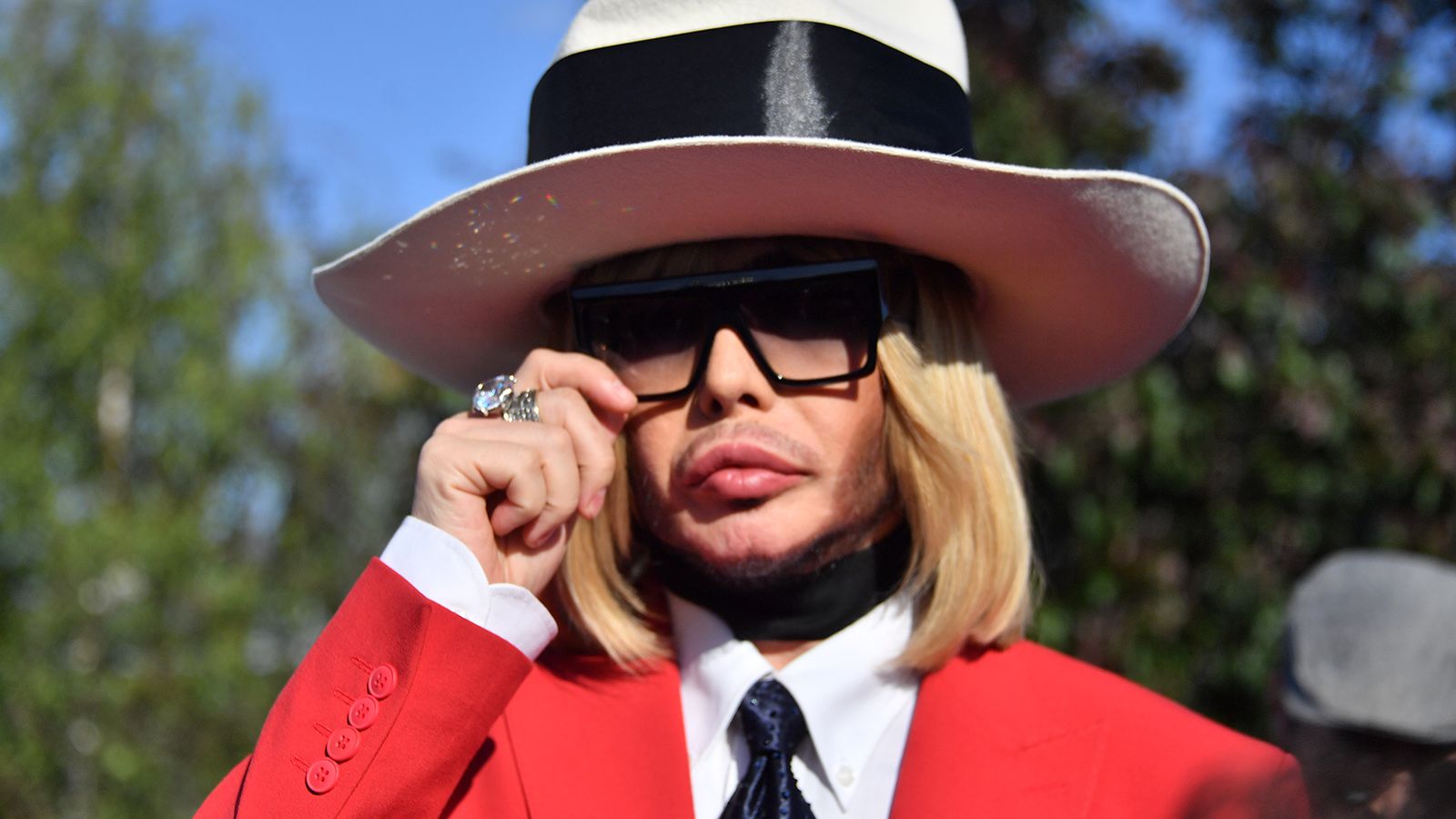 Пьющие беженки-соседки лишили отдыха Сергея Зверева