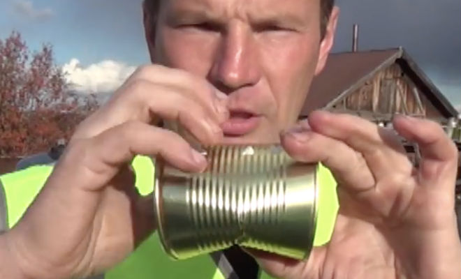 Как открыть высокую консервную банку голыми руками