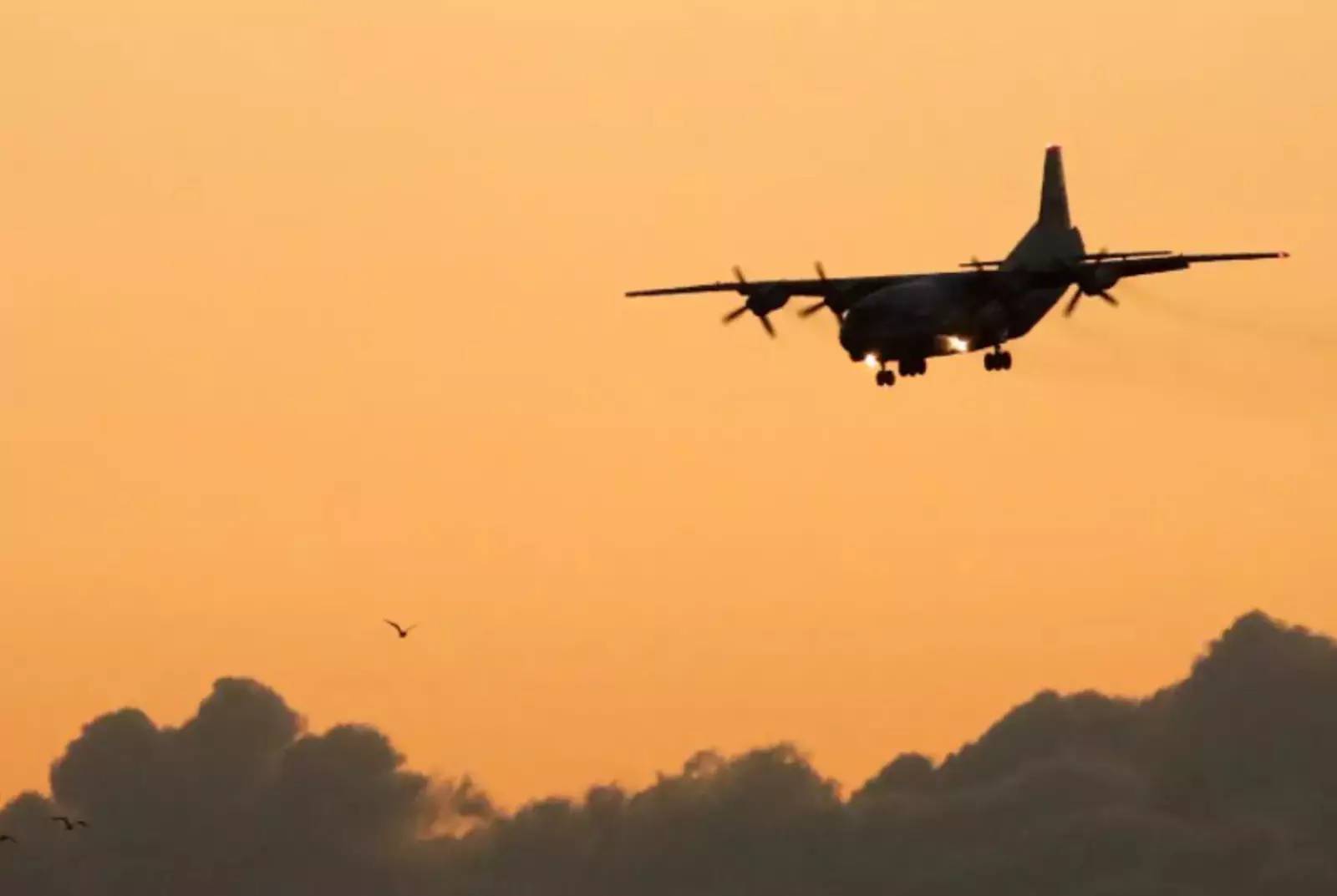 Военно-транспортный самолет Ан-12.