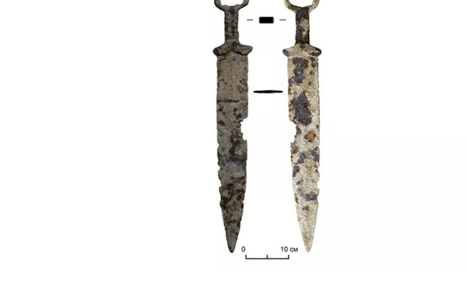 В пункт металлолома принесли старую ржавую палку. При проверке выяснилось, что это меч и ему больше 1000 лет форму, после, палку, скифский, татарского, традиционного, модификацию, технологическую, увеличенную, небольшой, короткий, кинжала, представляет, артефакт, клинок Предположительно, откован, когда, определили, собой, параметры