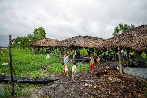 Варао: считают до пяти, плавают с пираньями и не желают ходить в школу Варао: считают до пяти, плавают с пираньями и не желают ходить в школу