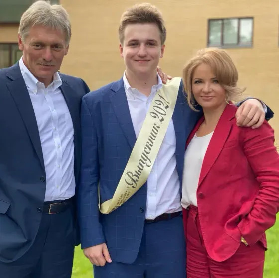 Елизавета Пескова отметила Пасху с братом и матерью в Москве Солоцинская, Пескова, Дмитрия, президента, Екатерина, дочерью, пресссекретаря, свадьбы, сыном, Елизаветой, вскоре, Елизавета, брака, Песков, которая, МикойЕкатерина, Елизавете, несколько, столицу, Игоря