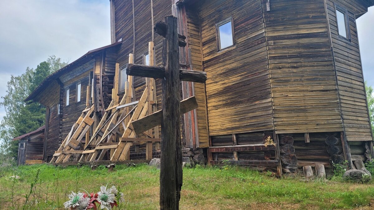 Затерянный край умирающих поселков Крайнего Севера. Попасть сюда можно только по дороге жизни, старой узкоколейке, которая соединяет отдаленные деревни с цивилизацией.-42