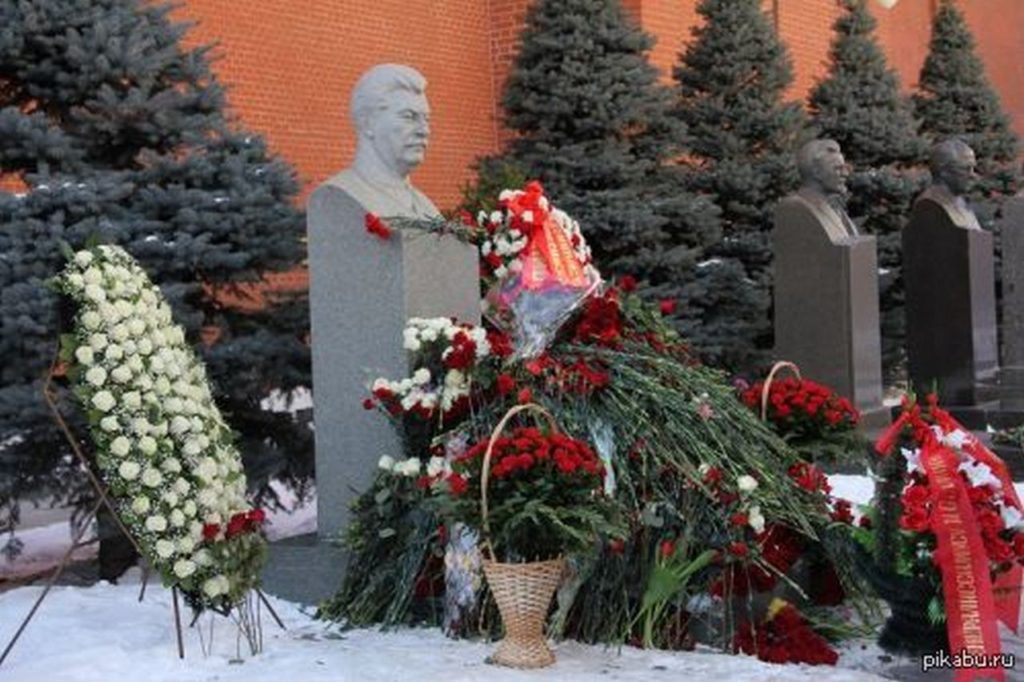 На могилу Порошенко и Луценко народ будет нести не цветы, а фекалии…
