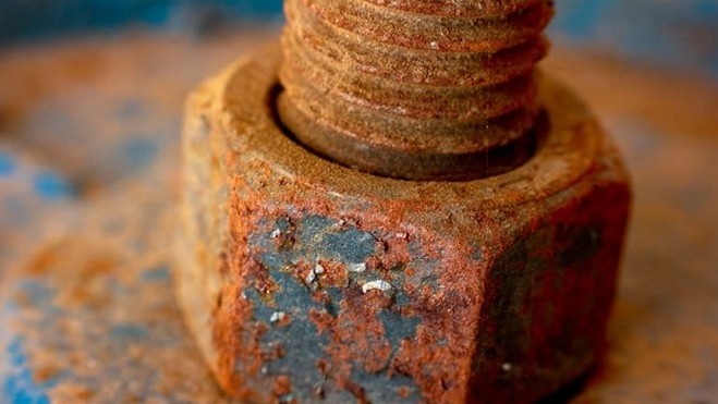 Как выкрутить ржавые винты, если они намертво застряли Как выкрутить ржавые винты, если они намертво застряли