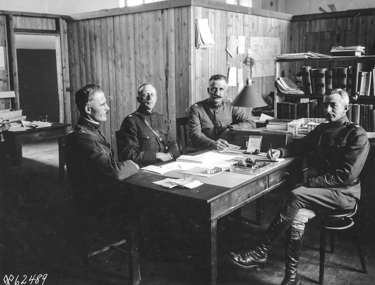 Американские офицеры в Архангельске в 1919 году. US National Archive