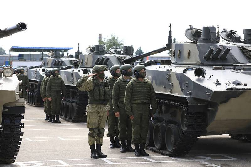 Батальонный комплект БМД-4М и БТР-МДМ поступил в Псковскую дивизию ВДВ